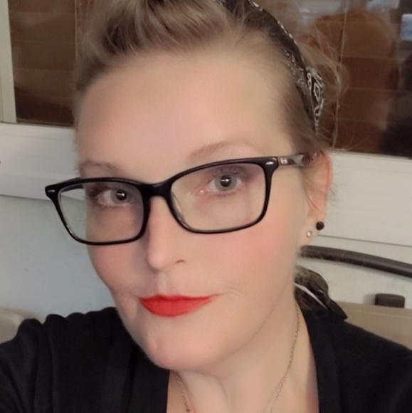 Meet your Posher, Elizabeth - Picture 1 of 1